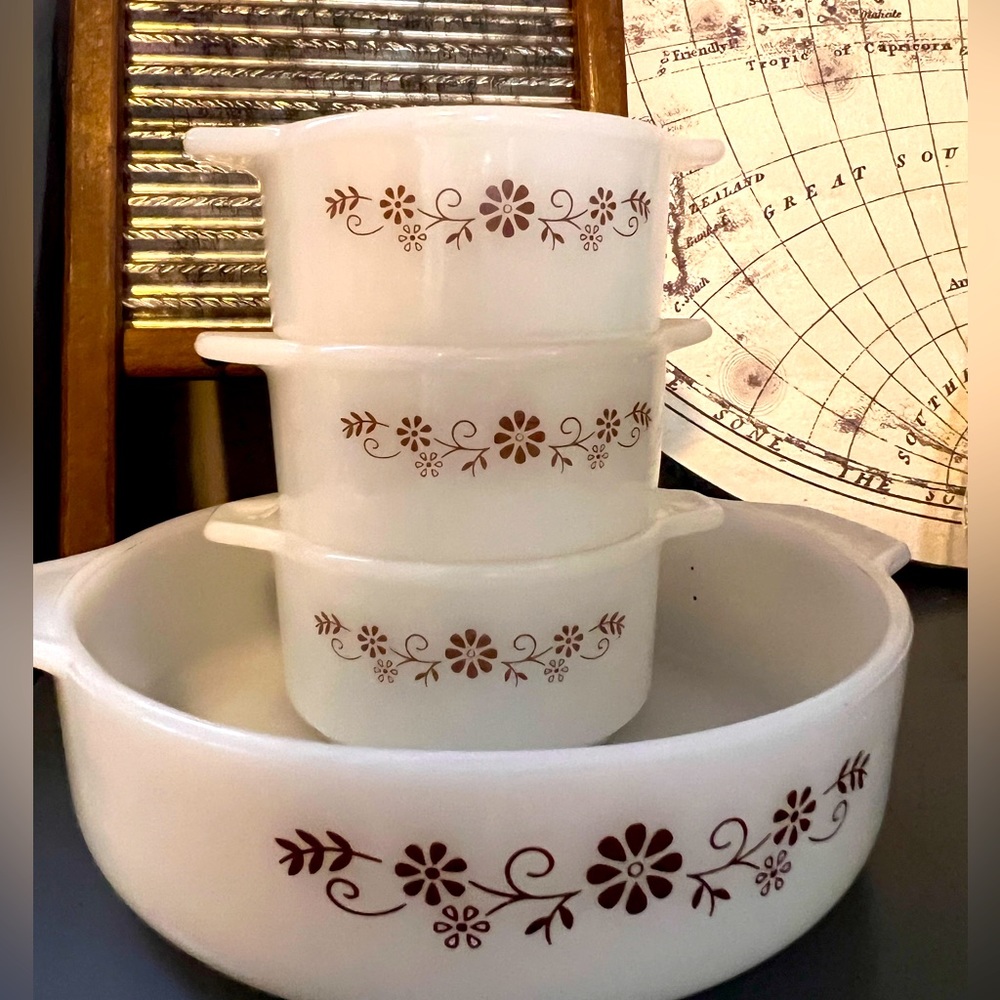 PYR-O-REY DYNAWARE Termocrisa Milk Glass Brown Daisy Ramekin Casserole lot of 4